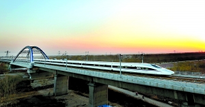 　　京廣高鐵連通南北大動脈。