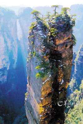 　　世界上迄今為止所發(fā)現(xiàn)的垂直高差最大的天然自生石板橋。