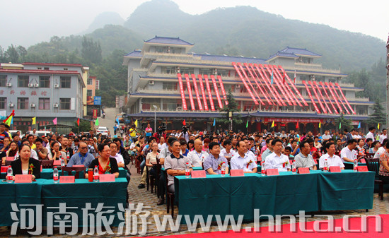 八里溝景區(qū)舉辦“錦繡十年情系八里溝”慶典活動