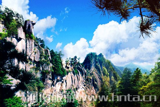 寶天曼首屆家庭登山節(jié)開(kāi)幕 國(guó)慶“曼”游賞紅葉