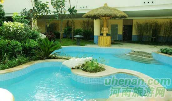 深秋去堯山賞紅葉、泡溫泉、拜大佛