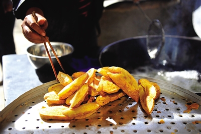陜北特色小吃黃炸糕。