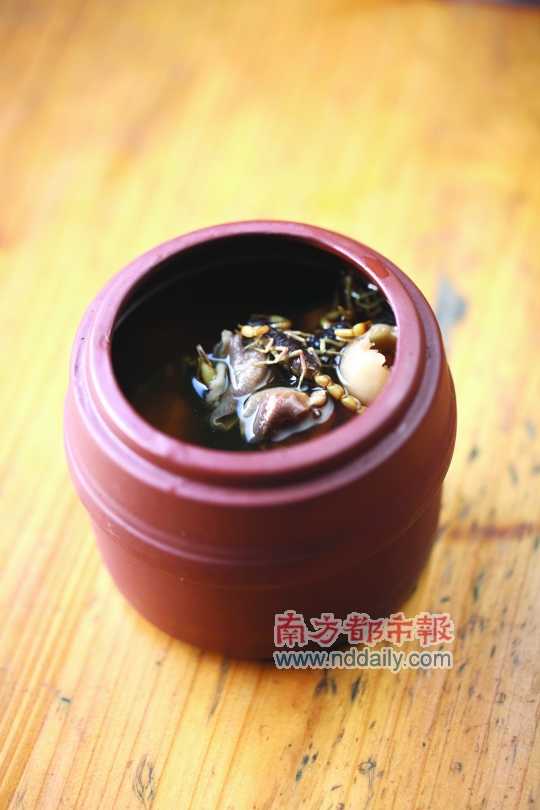 蝎子燉蝸牛。