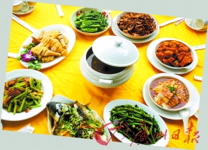 在封開品嘗各地美食,大飽口福。