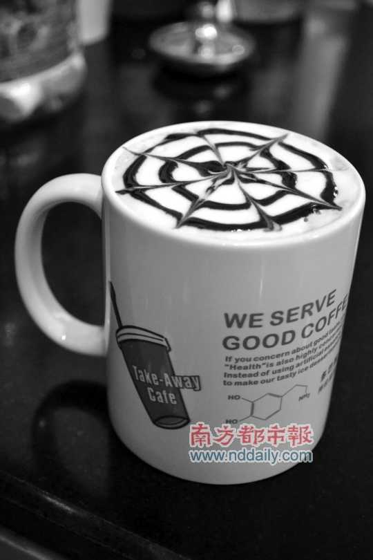 多巴胺行動咖啡店的摩卡,入口醇滑。