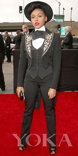  Janelle Monae這身跟去年的打扮差不多，爵士名伶的標(biāo)配嗎