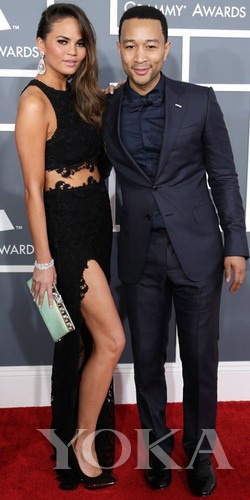 約翰·傳奇和女友Chrissy Teigen，Chrissy身穿Joy Cioci