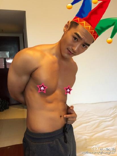 不造哪里不對(duì)，反正看起來(lái)怪怪的！