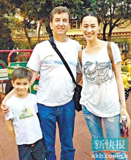 今年6月，梁洛施素顏返澳門探親。