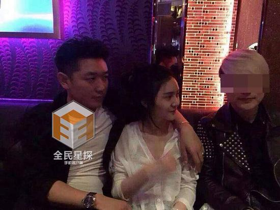 田源摟著激吻門女主，自稱是在勸架