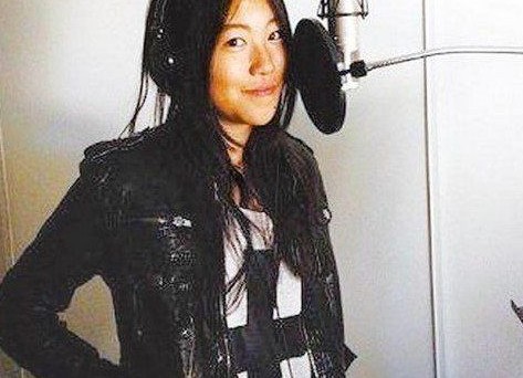 王菲女兒竇靖童的彈唱視頻被網(wǎng)友贊美。（資料圖）