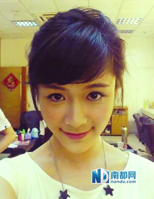 走紅網(wǎng)絡(luò)后私房照流出。