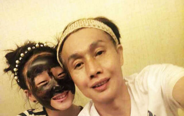 據(jù)悉，2011年，鄧建國(guó)在廣州舉行婚禮迎娶90后“干女兒”黃梓琪。