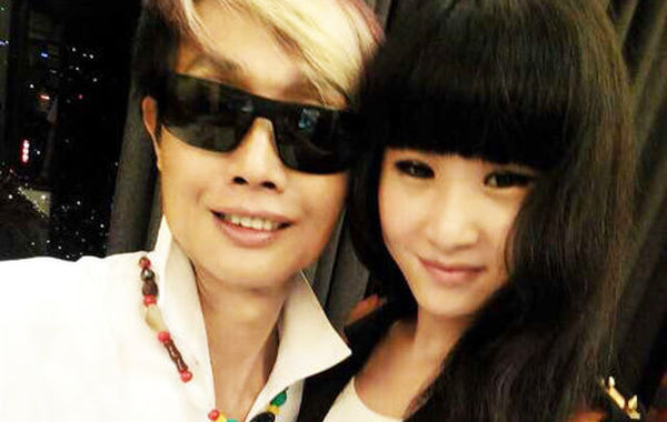 鄧建國(guó)與新女友。