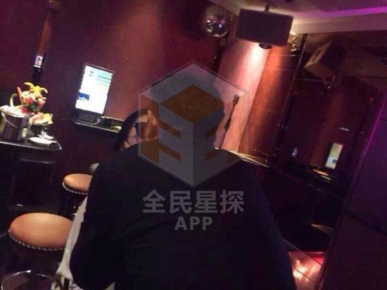 網(wǎng)絡(luò)曝光的田源激吻照，田源稱是角度問題