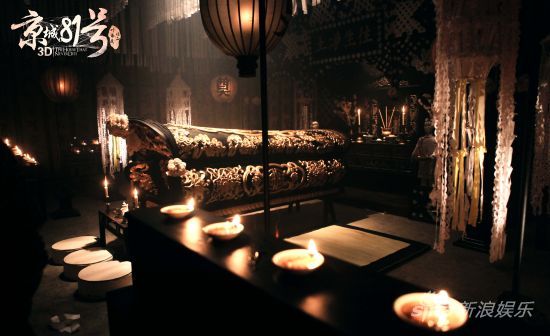 霍家為死去二少爺舉辦隆重的冥婚儀式之后，便送入靈堂。在如此幽閉的空間，活人陸蝶玉將與死者度過一晚駭人