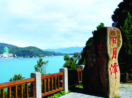 臺(tái)灣游專家3月29日、4月21日連續(xù)開(kāi)行游臺(tái)灣送香港夕陽(yáng)紅專列，組織近2000位爸媽走進(jìn)寶島臺(tái)灣，圓