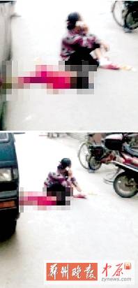 　媽媽哭著坐在旁邊打電話，孩子的爸爸還在三門峽打工。