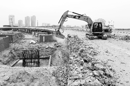 昨日，這座立交橋開始正式拆除