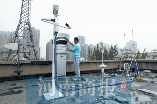 鄭州灰霾監(jiān)測站正在調(diào)試，預(yù)計9月將正式投入使用 記者 鄧萬里/攝