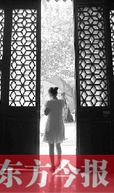 前日，鄭州市碧沙崗地下公共納涼點(diǎn)的入口