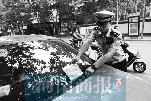 有了這張挪車卡，不會(huì)泄露隱私，別人又能方便地聯(lián)系上自己記者 邱曉峰/攝