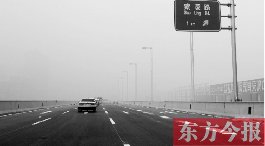 昨天上午，東方今報記者跟隨鄭州市交巡警部門，提前探路已具備通車條件的鄭州市三環(huán)快速路