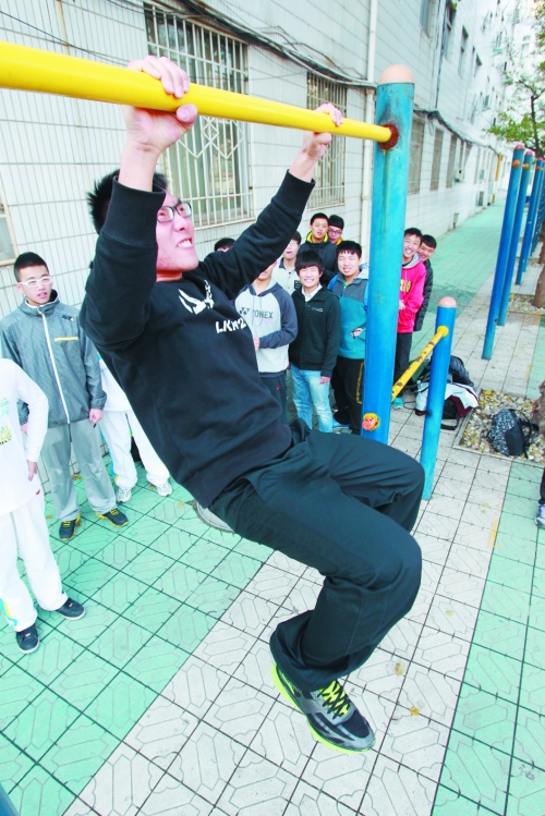 對(duì)于對(duì)外開放體育設(shè)施的學(xué)校，市民滿懷期待。