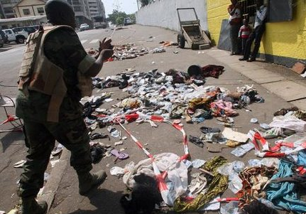 　當(dāng)?shù)貢r(shí)間2013年1月1日，科特迪瓦阿比讓市舉行慶祝新年的煙火表演時(shí)發(fā)生了嚴(yán)重的踩踏事故，造成至少