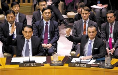 1月22日，紐約，中國常駐聯(lián)合國代表李保東舉手贊成通過對朝鮮制裁決議。