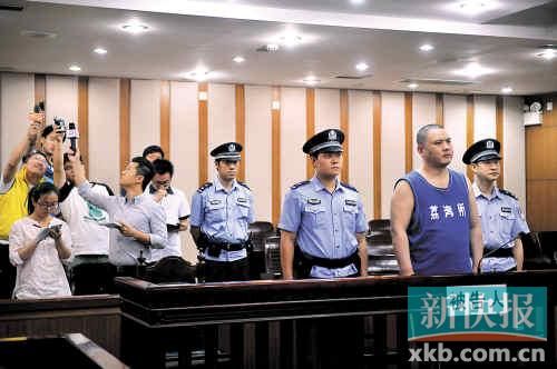 廣州市民政局民間組織管理局稽查處原處長李軍犯猥褻兒童罪，被判處有期徒刑4年。記者 孫毅/攝