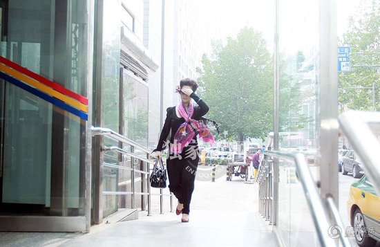 2013年7月22日，李某輪奸案庭前會(huì)議在海淀某法庭舉行，現(xiàn)場(chǎng)有大批媒體等候。