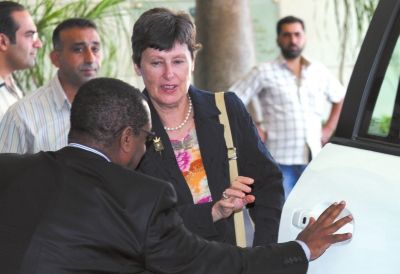 24日，聯(lián)合國副秘書長凱恩（右二）抵大馬士革。新華社發(fā)