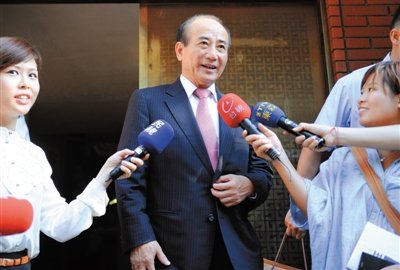 9月11日，王金平前往國民黨考紀會時回答記者提問。