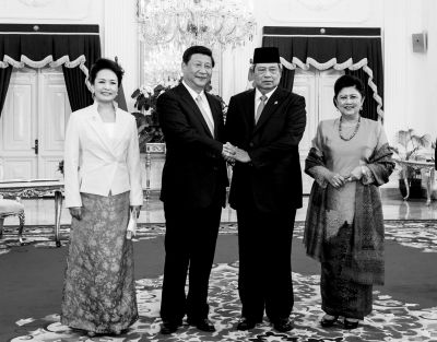 2日，國家主席習(xí)近平在雅加達(dá)同印度尼西亞總統(tǒng)蘇西洛舉行會談。 新華社發(fā)