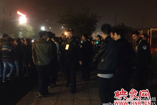 11月1日深夜，鄭州鄭東新區(qū)夜總會(huì)“皇家一號(hào)”被查處。網(wǎng)友供圖