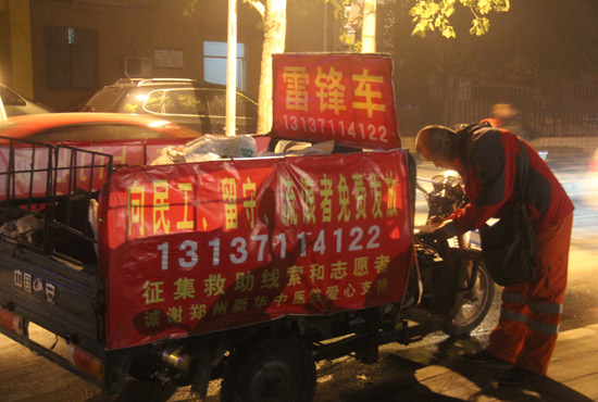 鄭州繁華的夜晚很美，但孫德坤卻無暇享受