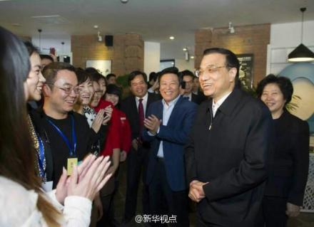 27日上午李克強到天津濱海新區(qū)考察。