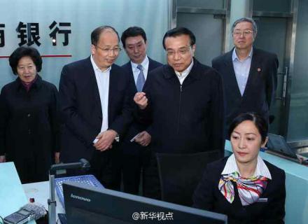 27日上午李克強到天津濱海新區(qū)考察。