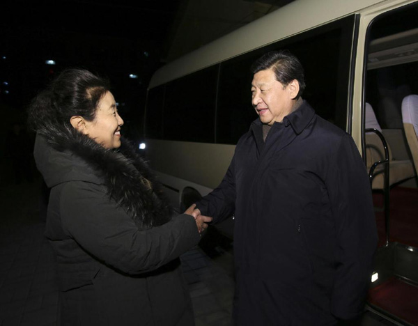 習近平27日晚看望了牛玉儒同志家屬。