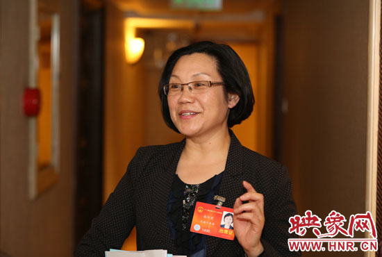 全國人大代表、商丘市實驗小學(xué)校長高阿莉做客映象網(wǎng)兩會微視。