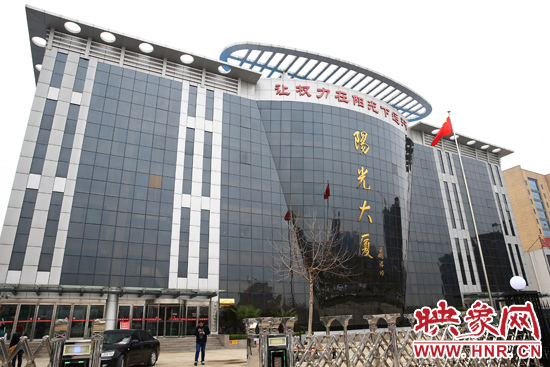 2011年4月，蘭考縣為民服務(wù)中心入住陽光大廈，目前，共有行政職能部門39個