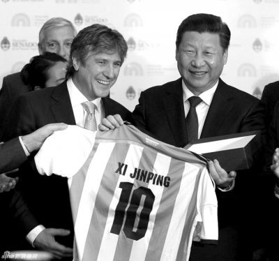 　獲贈10號球衣。