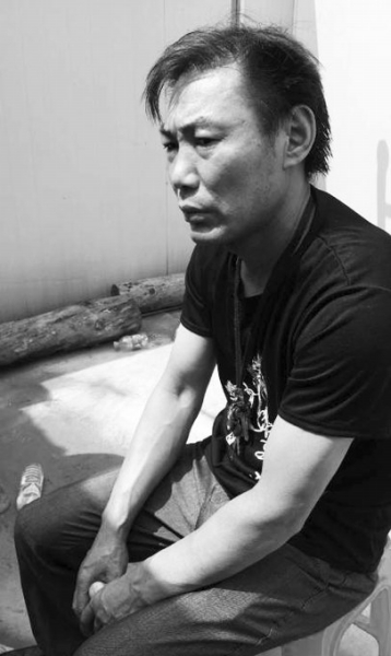 拉板車(chē)救人的鄒命東