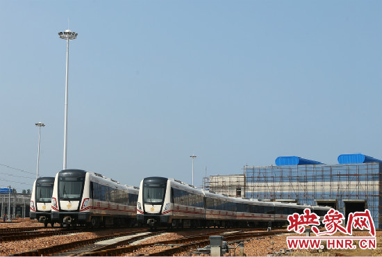 選擇地鐵出行，已經(jīng)是不少鄭州市民的首選