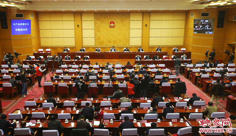 12月3日，河南省十二屆人大常委會第十一次會議召開農(nóng)產(chǎn)品質(zhì)量安全專題詢問會，映象網(wǎng)進(jìn)行全程直播。