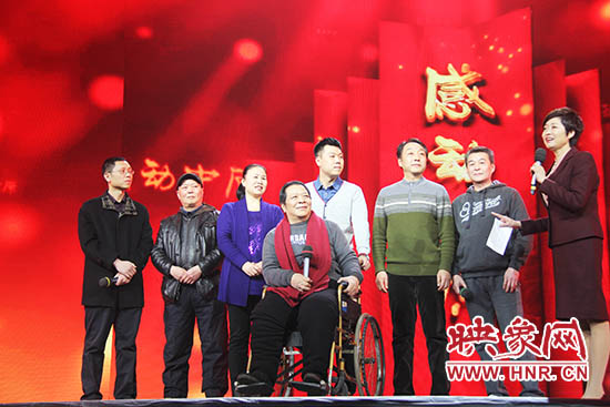 接力照顧高位截癱患者高新海的“隴海大院”愛心集體鄰居們。