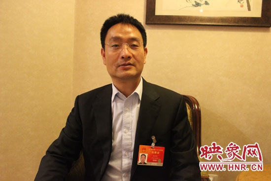 全國(guó)人大代表、輝縣市張村鄉(xiāng)裴寨社區(qū)黨總支書(shū)記裴春亮