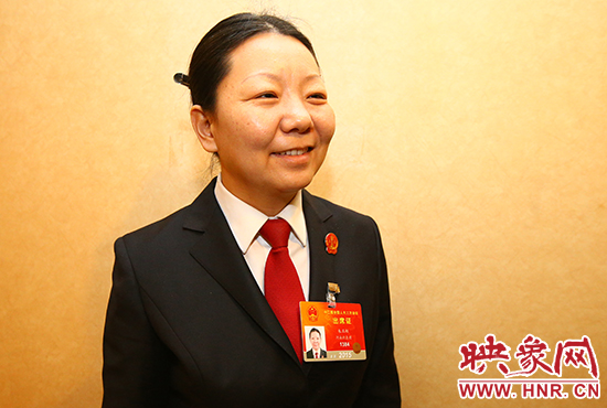 全國人大代表、河南省寶豐縣人民法院副院長、鬧店鎮(zhèn)法庭庭長朱正栩