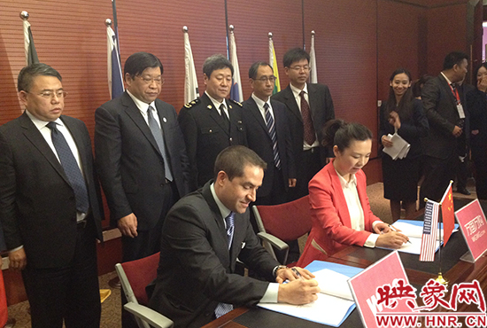 4月21日，河南省跨境電商全球戰(zhàn)略合作“我們就是世界”主題新聞發(fā)布會(huì)暨全球供應(yīng)商簽約儀式順利召開。